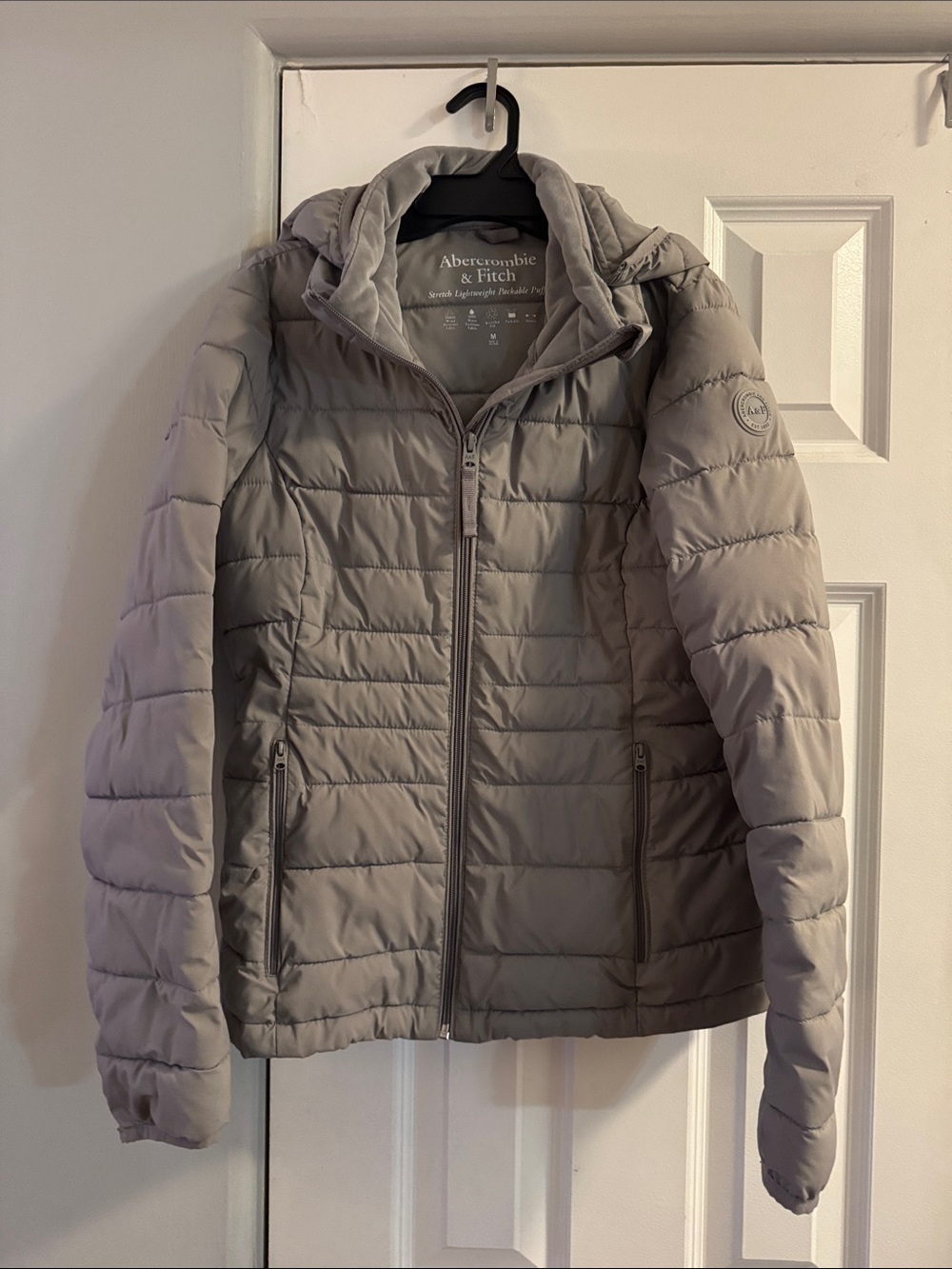 Abercrombie & Fitch Women's Light Gray Quilted Puffer Jacket with Hood